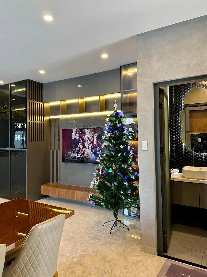 Khanh Nguyen Luxury, Fully Furnished Studio Apartment With Street View Ho Chi Minh City Vietnam